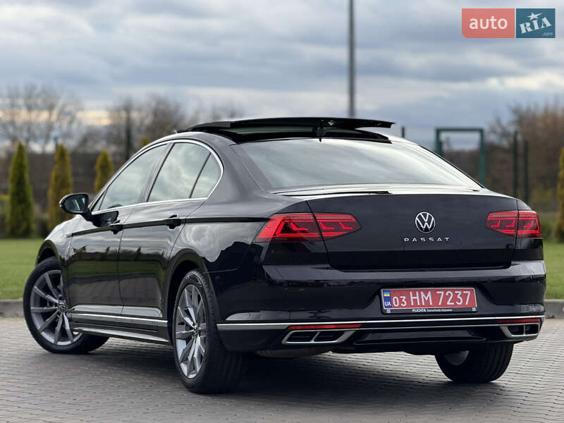 Седан Volkswagen Passat 2022 в Луцьку