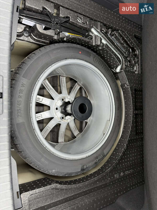 Седан Volkswagen Passat 2022 в Луцьку