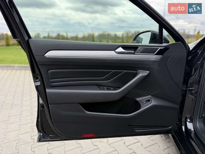 Седан Volkswagen Passat 2022 в Луцьку
