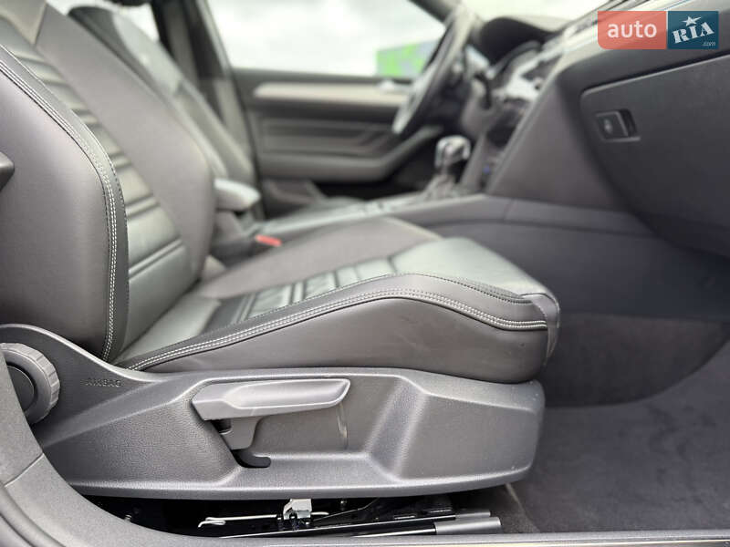 Седан Volkswagen Passat 2022 в Луцьку