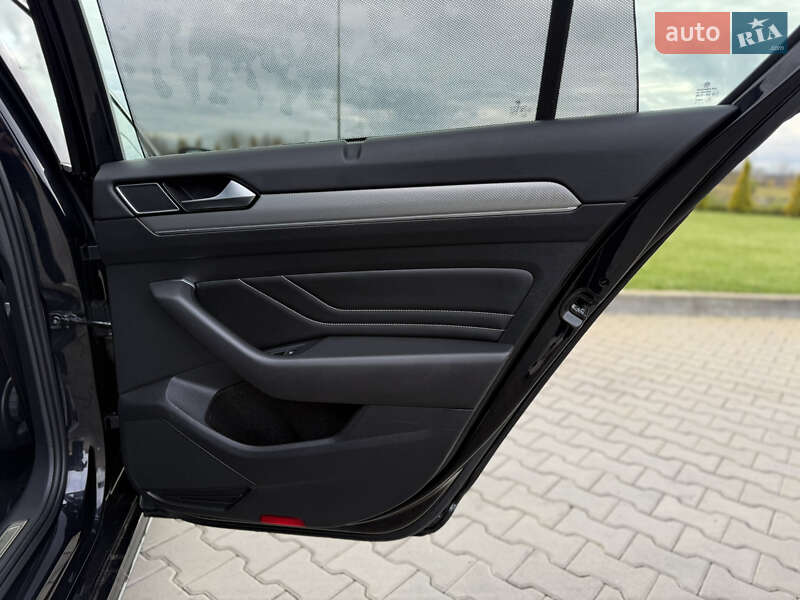 Седан Volkswagen Passat 2022 в Луцьку