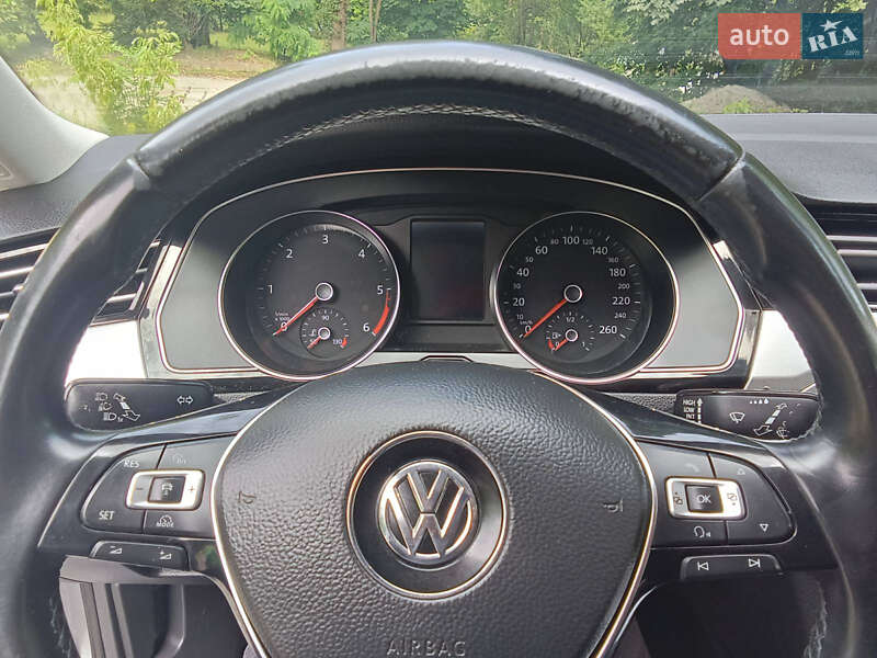 Универсал Volkswagen Passat 2018 в Львове