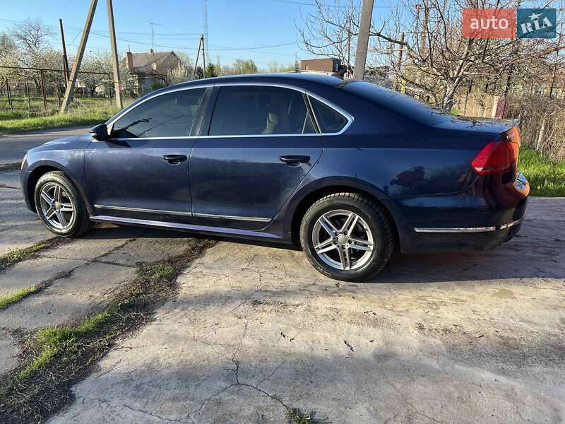 Седан Volkswagen Passat 2012 в Томаковке фото Седан Volkswagen Passat 2012 в Томаковке