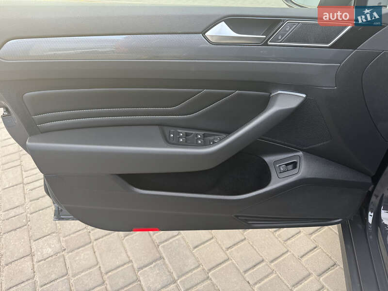 Универсал Volkswagen Passat 2021 в Луцке