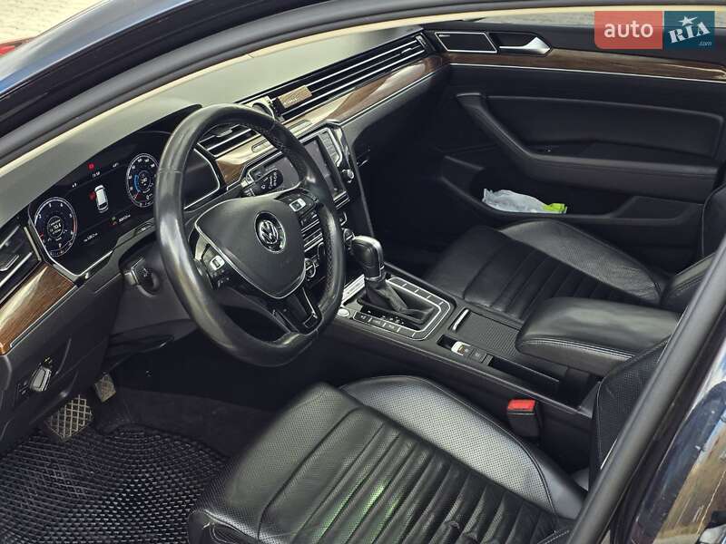 Універсал Volkswagen Passat 2015 в Тернополі