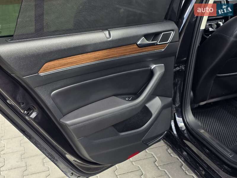 Універсал Volkswagen Passat 2015 в Тернополі