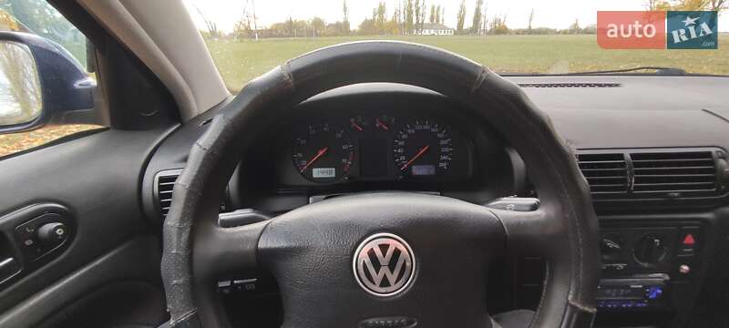 Седан Volkswagen Passat 2000 в Новоукраинке