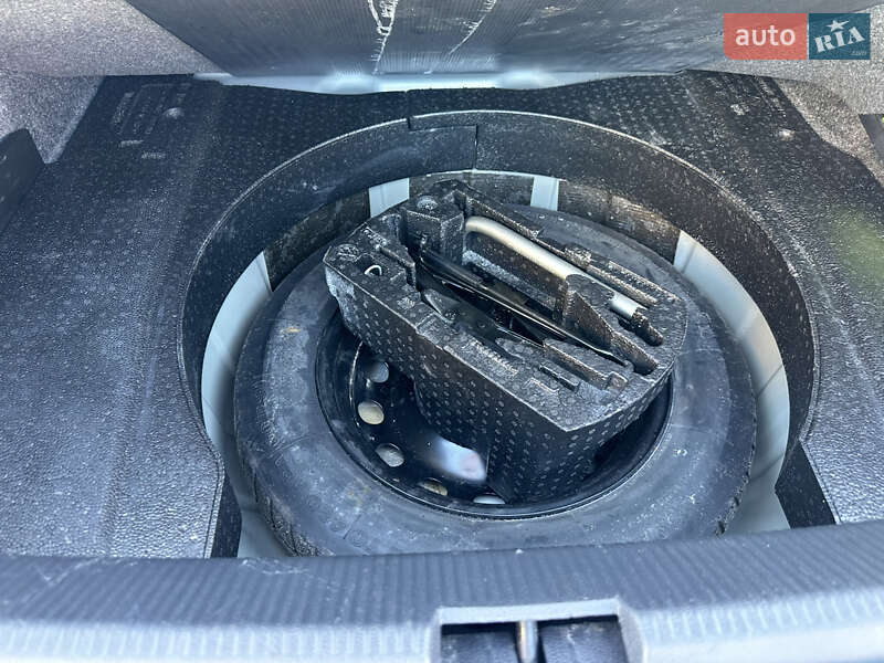 Седан Volkswagen Passat 2013 в Софиевской Борщаговке