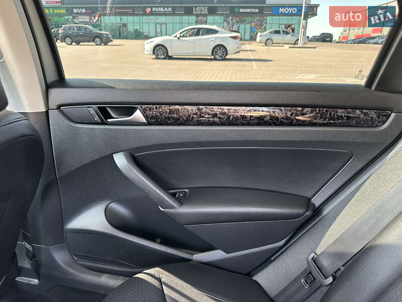Седан Volkswagen Passat 2013 в Софиевской Борщаговке