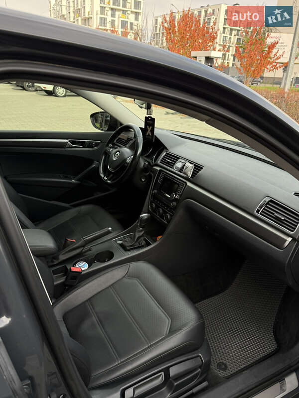 Седан Volkswagen Passat 2016 в Ужгороде
