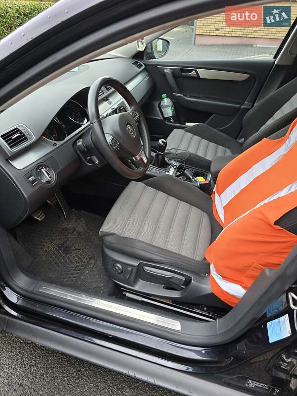 Універсал Volkswagen Passat 2014 в Запоріжжі