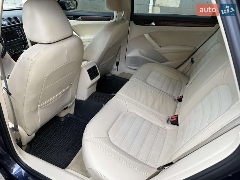 Седан Volkswagen Passat 2012 в Кривом Роге