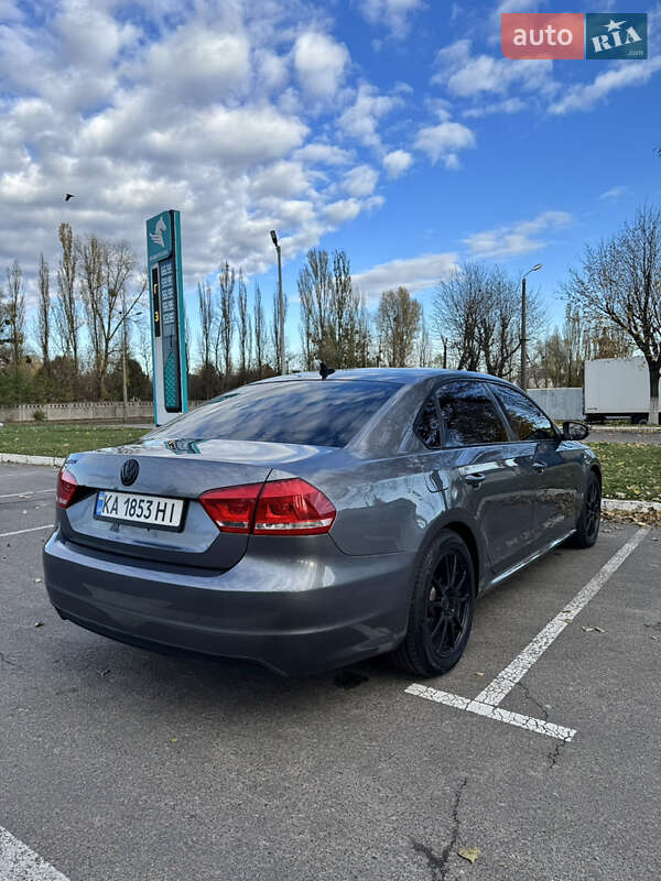 Седан Volkswagen Passat 2011 в Києві