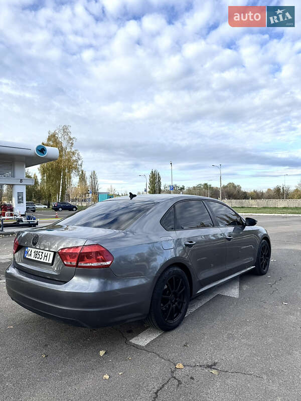 Седан Volkswagen Passat 2011 в Києві