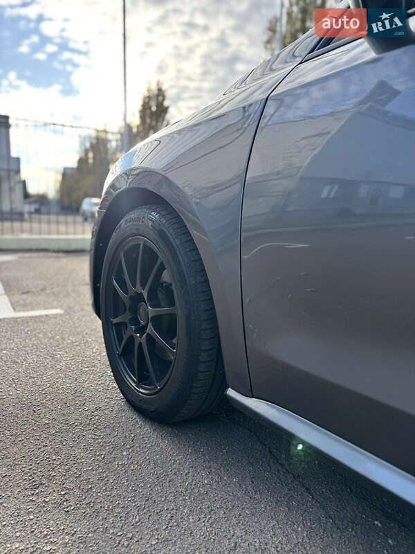 Седан Volkswagen Passat 2011 в Києві