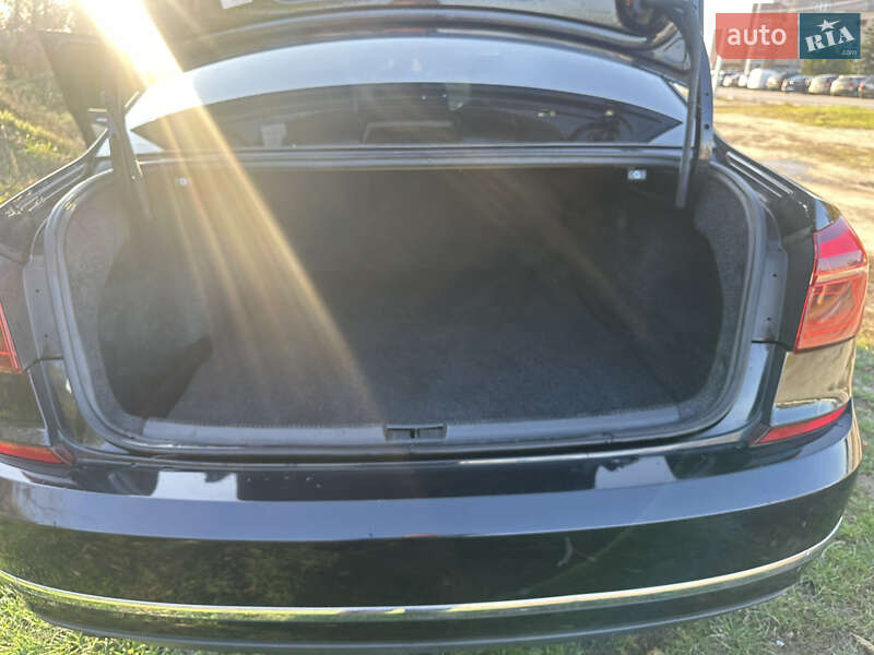 Седан Volkswagen Passat 2018 в Киеве