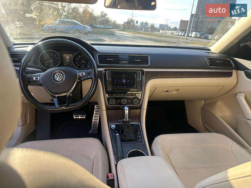 Седан Volkswagen Passat 2018 в Киеве