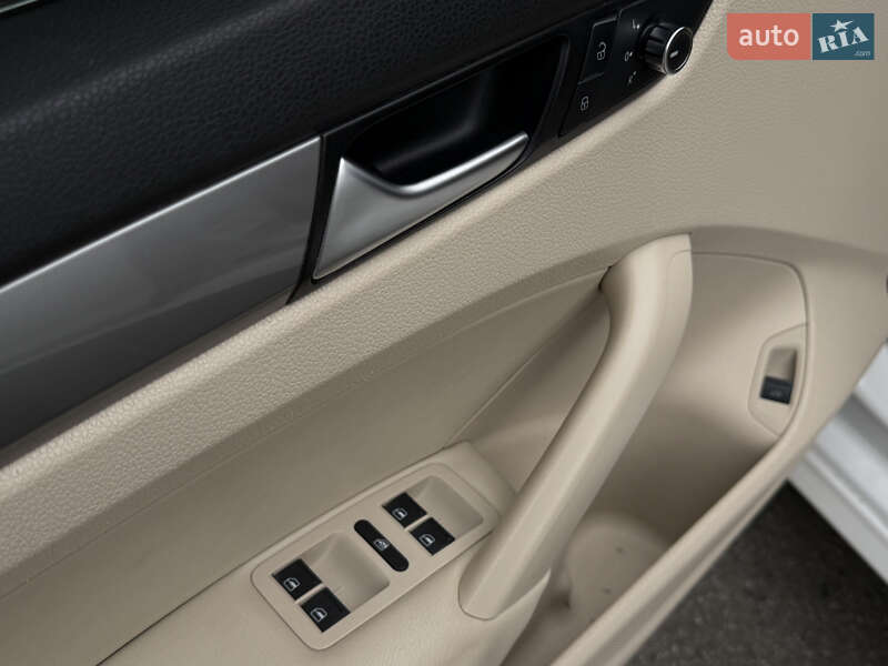 Седан Volkswagen Passat 2015 в Одессе