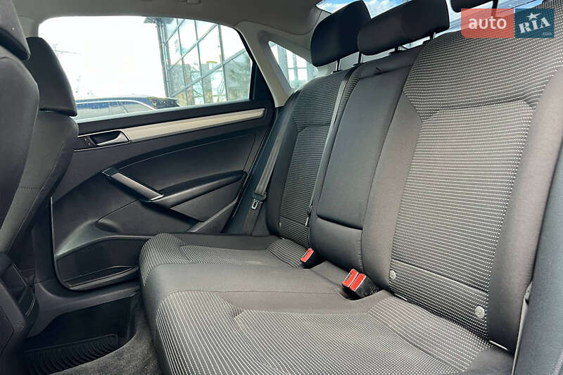 Седан Volkswagen Passat 2015 в Ивано-Франковске