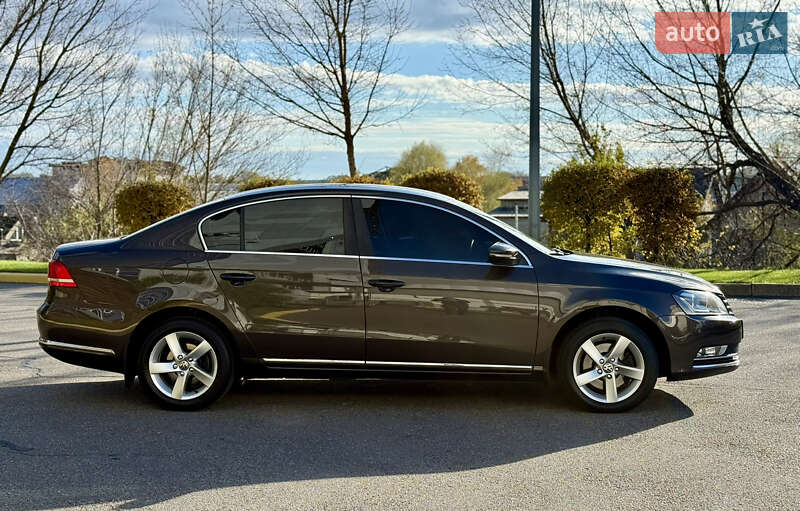 Седан Volkswagen Passat 2011 в Киеве