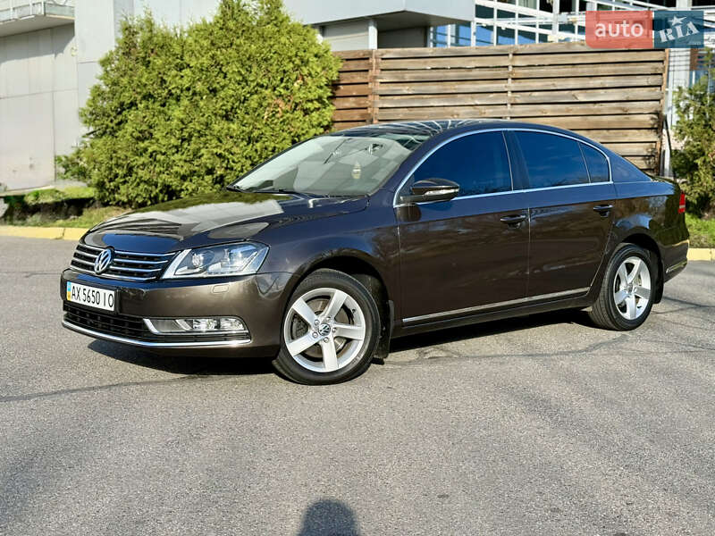 Седан Volkswagen Passat 2011 в Киеве
