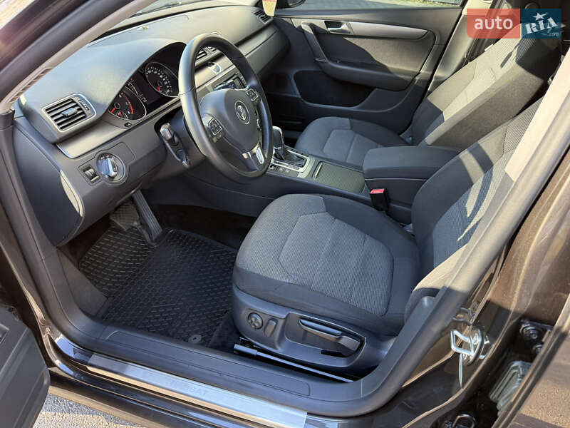 Седан Volkswagen Passat 2011 в Киеве