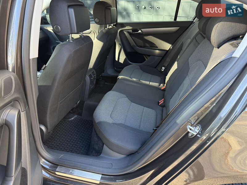 Седан Volkswagen Passat 2011 в Киеве