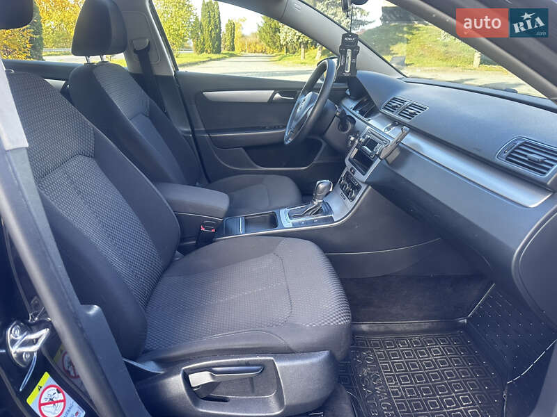 Седан Volkswagen Passat 2013 в Дубні