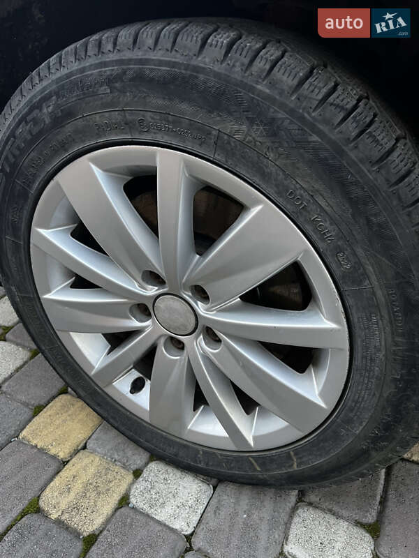 Универсал Volkswagen Passat 2012 в Кельменцах