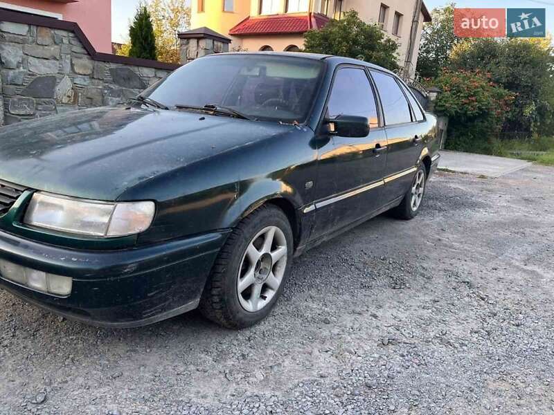 Седан Volkswagen Passat 1994 в Львові