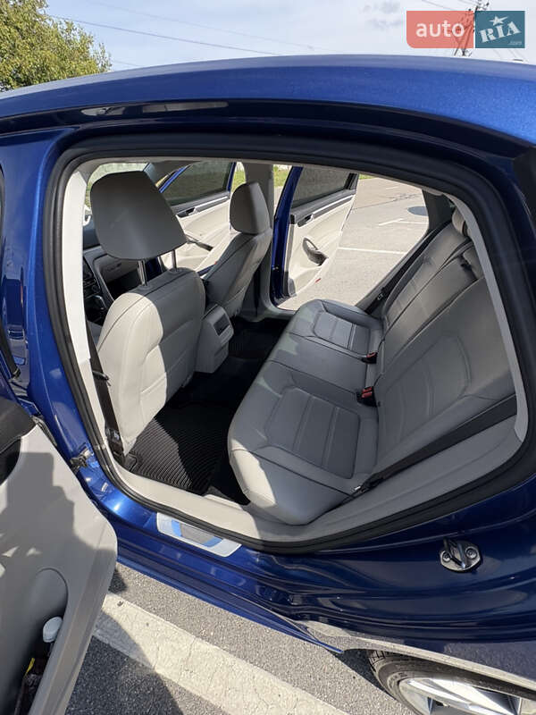 Седан Volkswagen Passat 2017 в Киеве фото 12 Седан Volkswagen Passat 2017 в Киеве