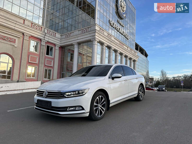 Седан Volkswagen Passat 2016 в Одессе