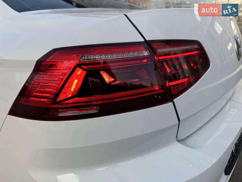 Седан Volkswagen Passat 2016 в Одессе