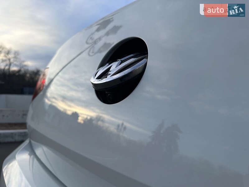 Седан Volkswagen Passat 2016 в Одессе