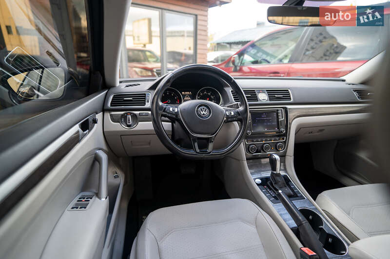 Седан Volkswagen Passat 2016 в Києві