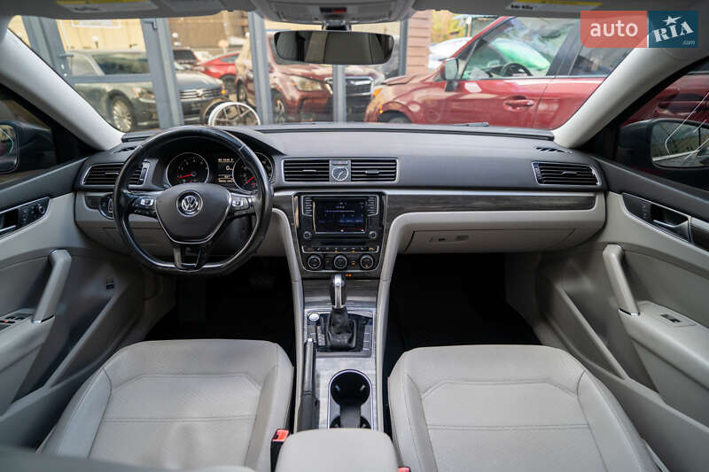 Седан Volkswagen Passat 2016 в Києві