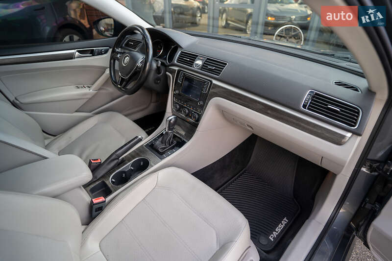 Седан Volkswagen Passat 2016 в Києві