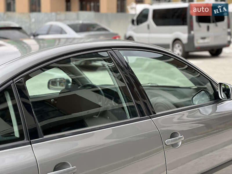Седан Volkswagen Passat 2001 в Тернополе