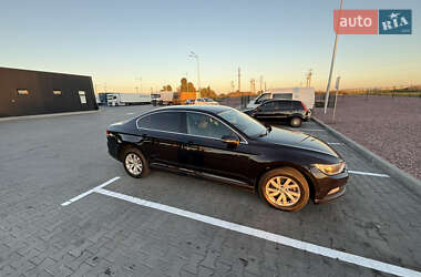 Седан Volkswagen Passat 2018 в Киеве