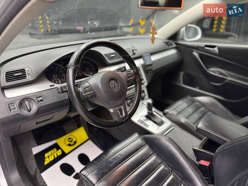 Седан Volkswagen Passat 2010 в Чернівцях