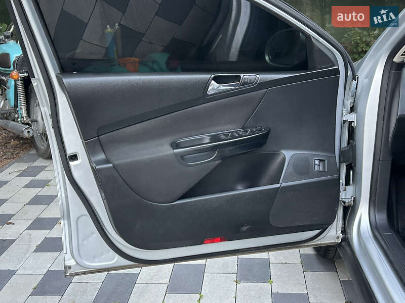 Седан Volkswagen Passat 2005 в Мукачево