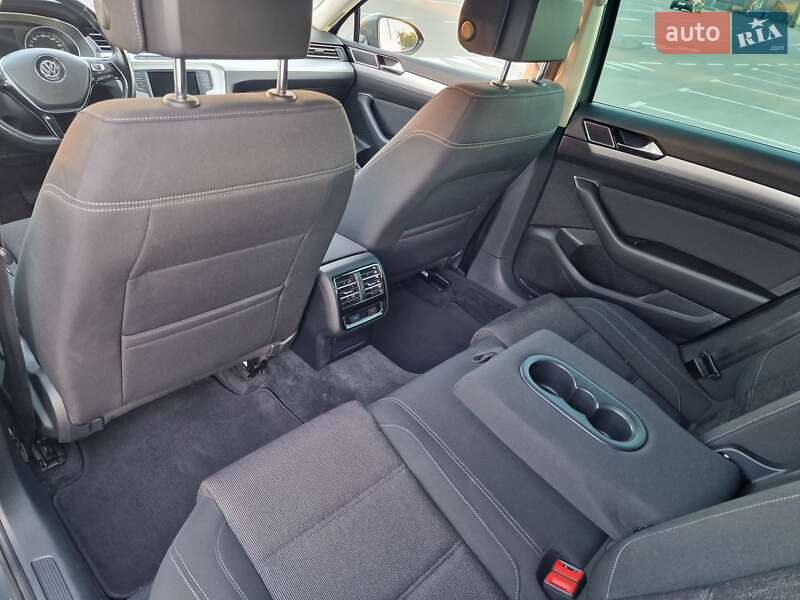 Універсал Volkswagen Passat 2015 в Києві фото 31 Універсал Volkswagen Passat 2015 в Києві