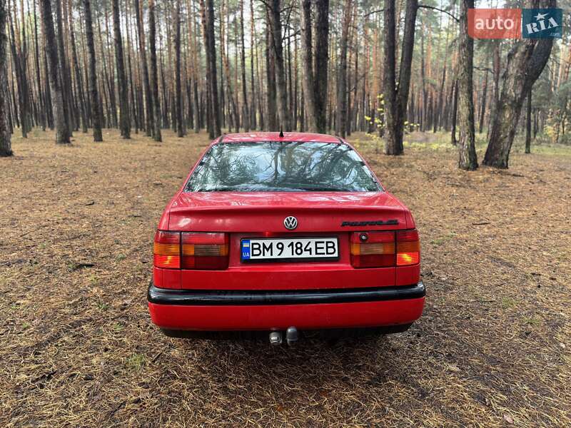 Седан Volkswagen Passat 1993 в Ахтырке