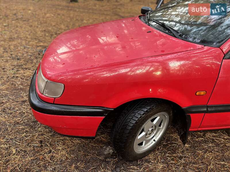 Седан Volkswagen Passat 1993 в Ахтырке