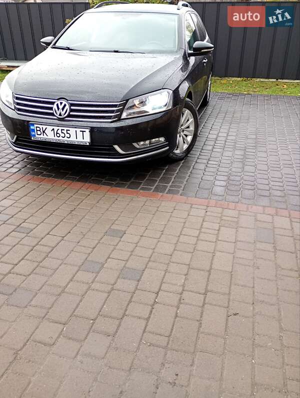 Универсал Volkswagen Passat 2012 в Маневичах
