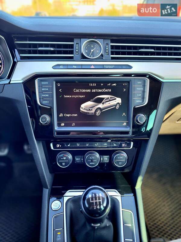 Седан Volkswagen Passat 2015 в Черновцах