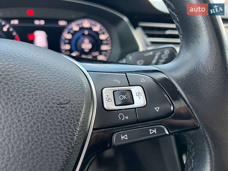Універсал Volkswagen Passat 2016 в Львові фото 23 Універсал Volkswagen Passat 2016 в Львові