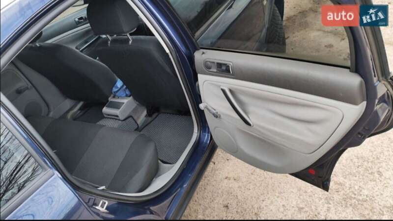 Седан Volkswagen Passat 2000 в Остроге