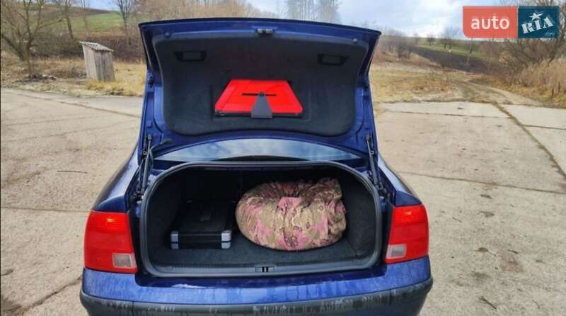 Седан Volkswagen Passat 2000 в Остроге