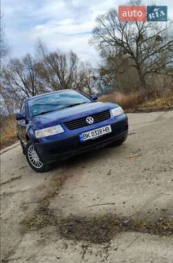 Седан Volkswagen Passat 2000 в Остроге Седан Volkswagen Passat 2000 в Остроге